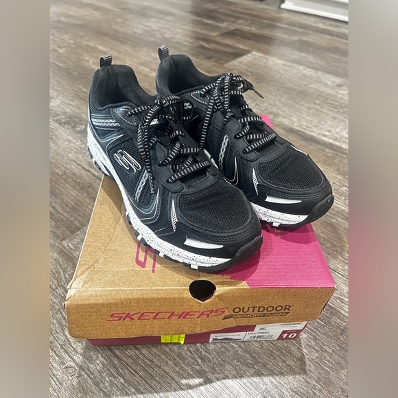 Skechers Hillcrest Vast Adventure Shoes Black White Lace Up Trail - Picture 1 of 4
